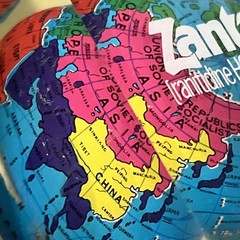 Vintage Zantac Glaxo Roche Pharmaceutical Acrylic Globe Paperweight 2” Square