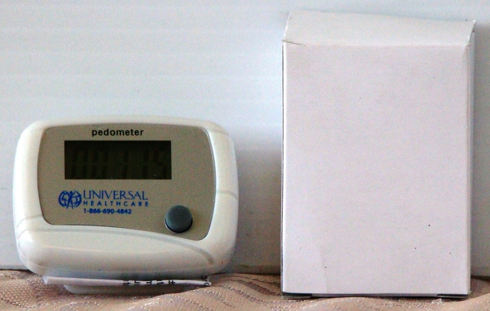 MIB Small NEW Advertising STEP COUNTER w. Instr UNIVERSAL HEALTH CARE 1.25″x1.75