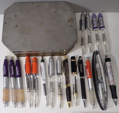 (18) High-End Pharmaceutical & More Advertising Pens Plastic & Metal Some Lights