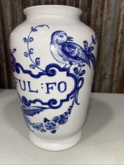 VINTAGE LILLY DRUG BLUE WHITE CERAMIC PHARMACY APOTHECARY JAR VASE U:CAELFUL:FO