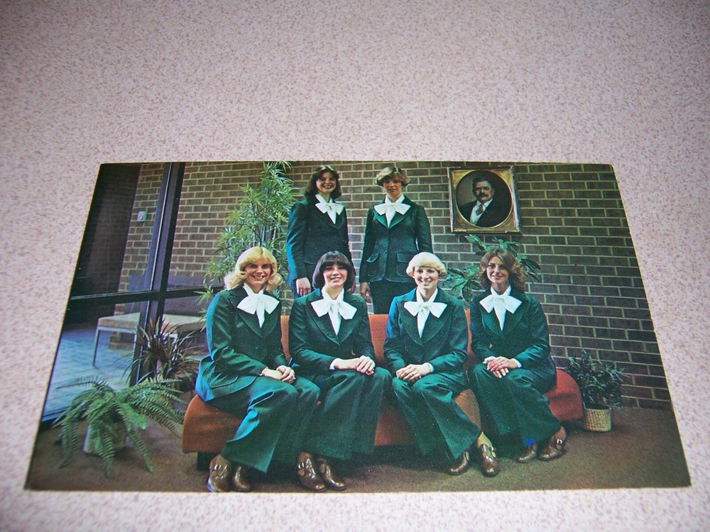 1960s TOUR ESCORTS, ABBOTT LABORATORIES NORTH CHICAGO IL. VTG POSTCARD