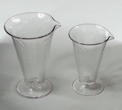 2 Piece Apothecary Clear Medical Measuring Beakers