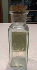 „SALUTE TO PHARMACY“ GLASS PRESCRIPTION MEDICINE GIFT BOTTLE – AYERST – FREE S&H
