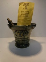 RARE VTG ’76 BICENTENNIAL Solid Brass MORTER & PESTLE~Apothecary~Secundum Artem!