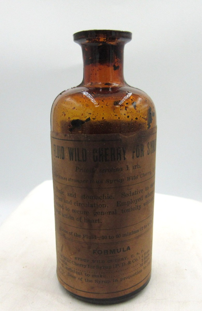 BW – 1900’s Parke, Davis & CO Wild Cherry Detroit Mich 4 3/4 “ Medicine bottle
