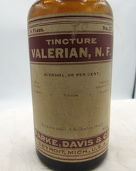 BW – 1940’s Parke, Davis & Co Detroit Mich Valerian 5 1/4″ Amber Medicine bottle