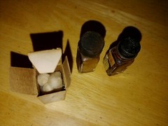 VINTAGE LOT OF JIFFY TOOTHACHE DROPS/RED CROSS DROPS BOTTLE/BOX COTTON PELLETS