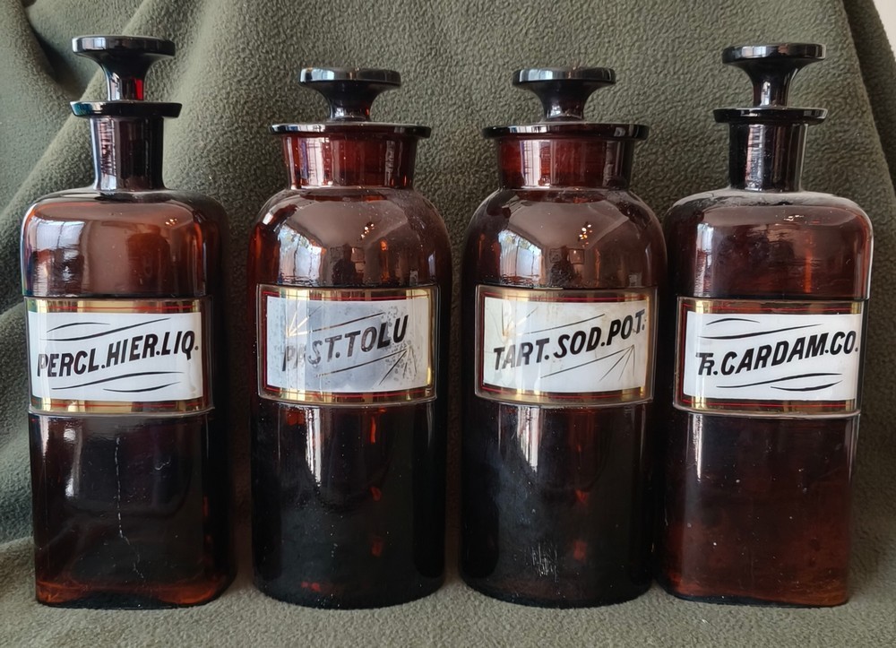 A LOT OF FOUR WT&CO AMBER PHARMACY BOTTLES! GLASS LABEL