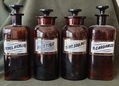A LOT OF FOUR WT&CO AMBER PHARMACY BOTTLES! GLASS LABEL