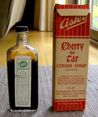 antique 1930s ASTER Cherry & Tar cough syrup GLASS MEDICINE BOTTLE w/box vintage