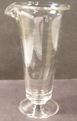VINTAGE GLASCO CLEAR GLASS ETCHED FOOTED MEASURING POURING BEAKER APOTHECARY LAB