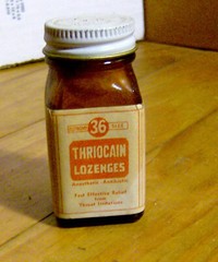 RARE antique 1930s THRIOCAIN Lozenges GLASS PILL BOTTLE pharmaceutical medical