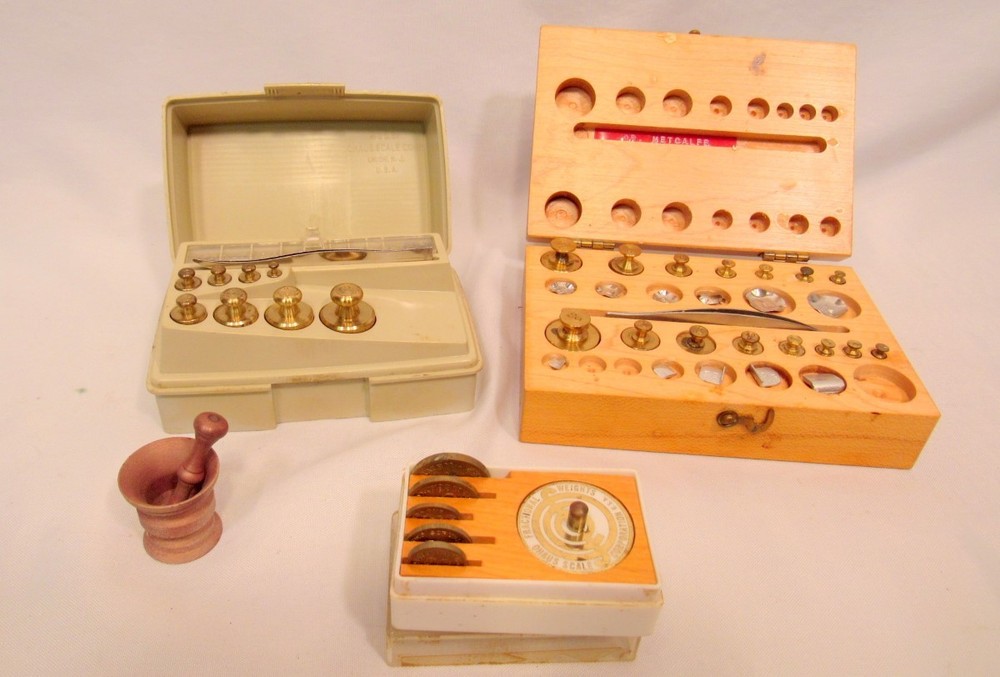 LOT OF 3 VINTAGE APOTHICARY BRASS WEIGHT SETS-INCLUDES A TINY BRASS (EZS001152)