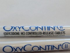 2 Pens Oxycontin CII Drug Rep Pharmaceutical Promo Medical Advertising Papermate