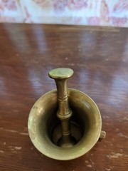 Vintage Brass Small Miniature Double Handled Mortar & Pestle (Bin 20)