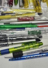 Lot of 30 Metal and Plastic Pharmaceutical Drug Rep Pens Medical Collectibles