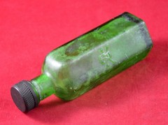ANTIQUE OLD POISON GERMAN BOTTLE GREEN GLASS DEATH HEAD SKULL CROSSBONES Rare