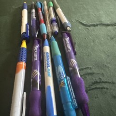 B38 Vintage pharmaceutical drug rep pens a lot of 11