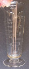 VTG ARMSTRONG ETCHED GLASS FOOTED APOTHOCARY 4oz MEASURING BEAKER w/SPOUT~DAMAGE