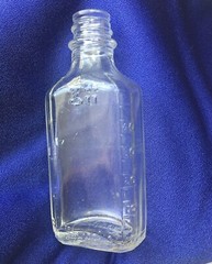 3ii 2oz Vintage Glass Old 1940s MEDICINE PHARMACY BOTTLE, Ephemera