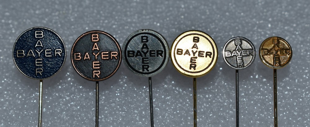 BAYER Pharmaceutical chemical company medicaments drugs vtg stick pin badge lot