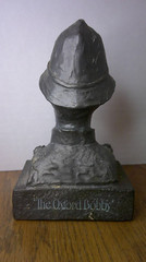 vintage 1977 The Oxford Bobby Bristol Drug Co. Tegopen promotional bust Z86